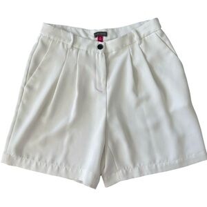 Vince Camuto woman’s White classic Bermuda shorts size 6